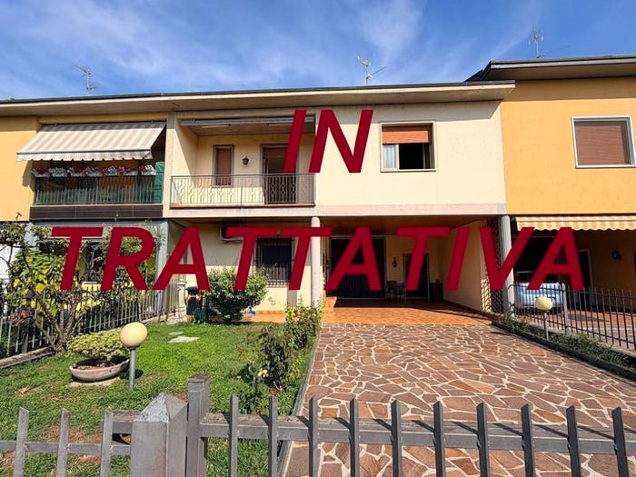 Casa quadrilocale in vendita in Via Monte Bianco, Centro, Chiari