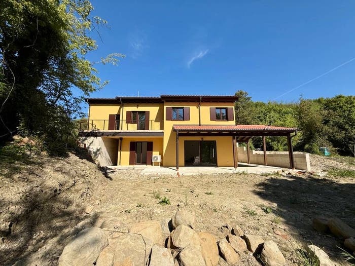 Casa trilocale in vendita in Contrada Bartolotti, Gualdo