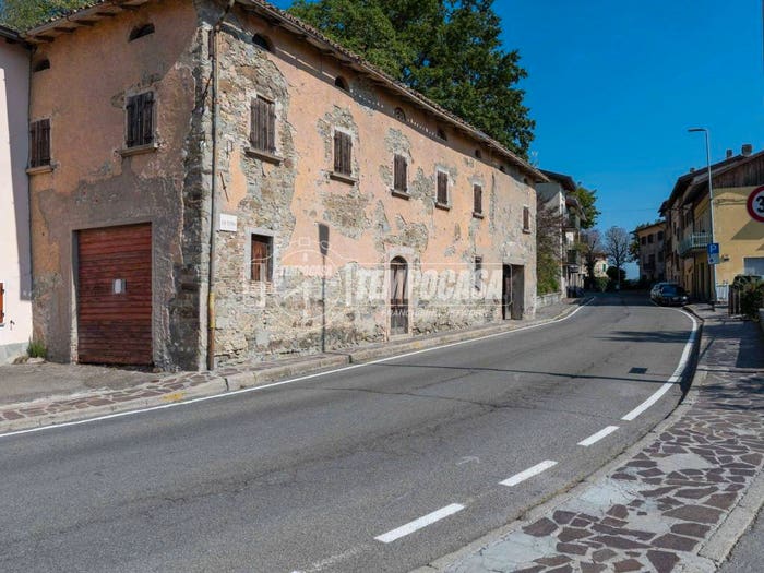 Casa con 6 locali in vendita in Castelnuovo Ne' Monti, Castelnovo Ne' Monti
