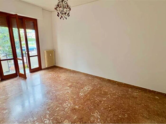 Appartamento trilocale in vendita in Strada Statale, Centro, Loano
