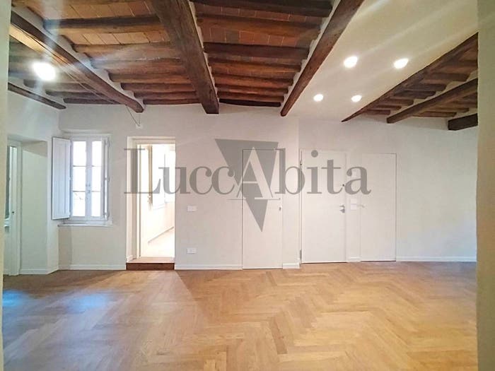 Appartamento con 6 locali in vendita in Piazza del Giglio, Piazza Napoleone San Michele, Lucca