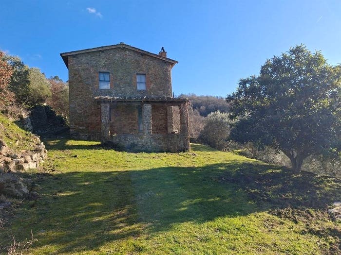 Casa con 6 locali in vendita in Centro, Bucine