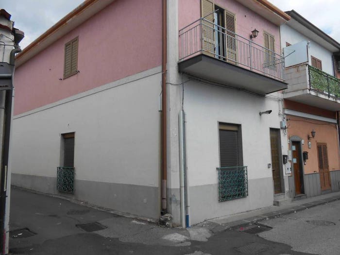 Appartamento con 6 locali in vendita in Via Cesare Battisti, Nicolosi