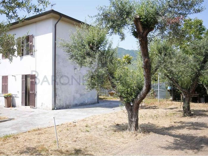 Casa quadrilocale in vendita in via cocombola, Romagnano, Massa