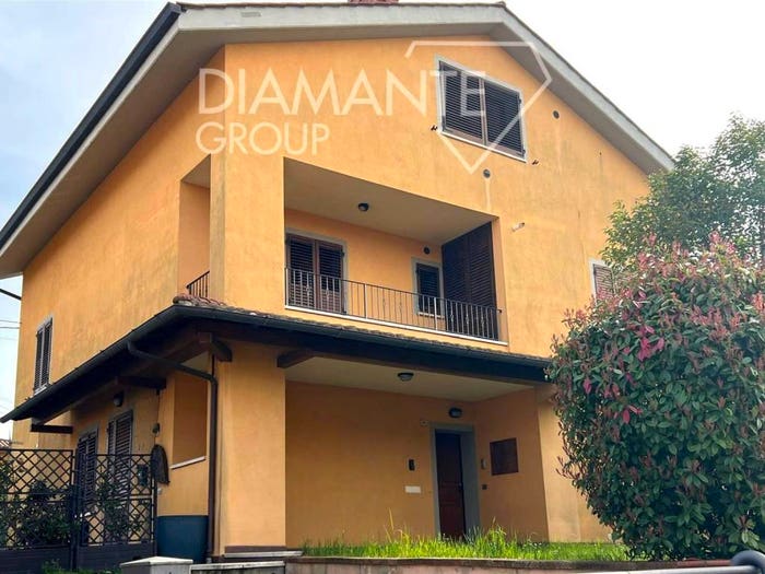 Casa con 6 locali in vendita in Gracciano, Montepulciano