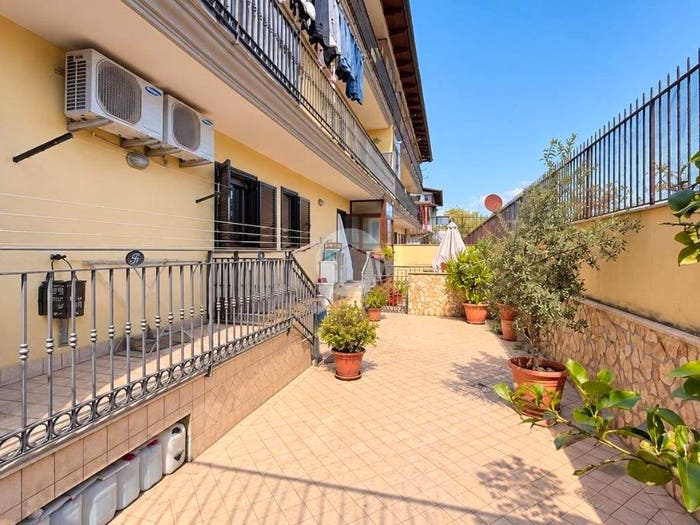 Appartamento trilocale in vendita in Via giacomo matteotti, Cesa