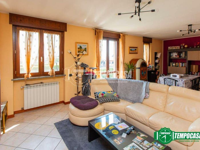 Casa trilocale in vendita in Via Giovanni Pascoli C, Centro, Momo
