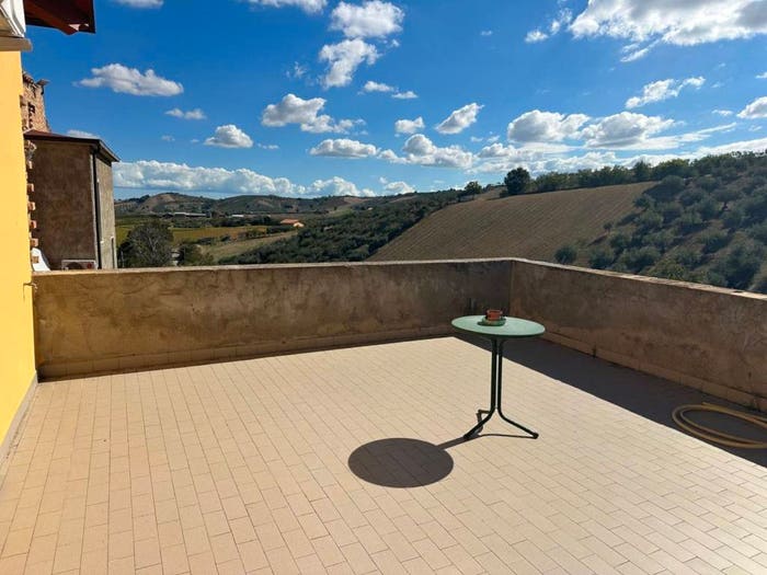 Casa quadrilocale in vendita in Contrada Pallante, Loreto Aprutino