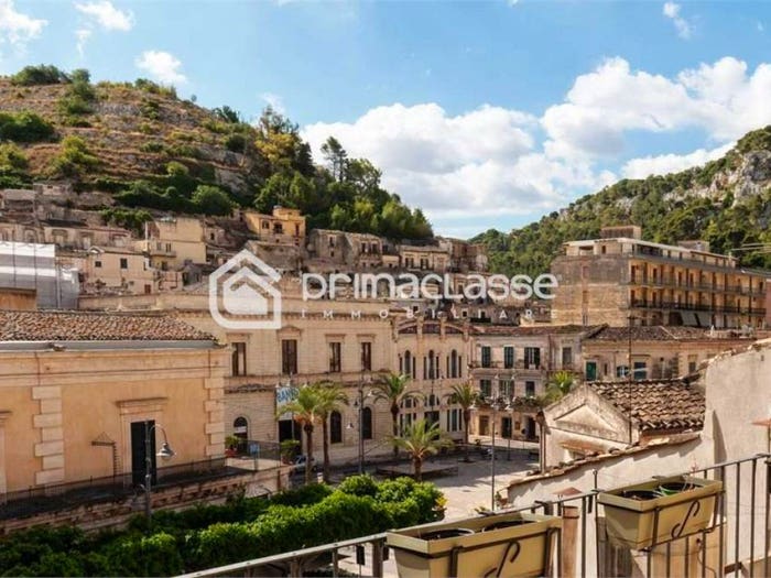 Casa con 5 locali in vendita in Modica Bassa, Modica