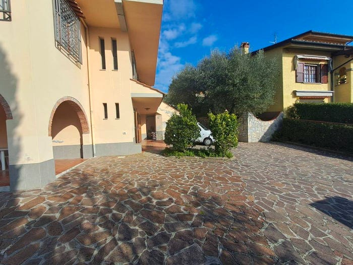 Casa con 6 locali in vendita in Comeana, Carmignano