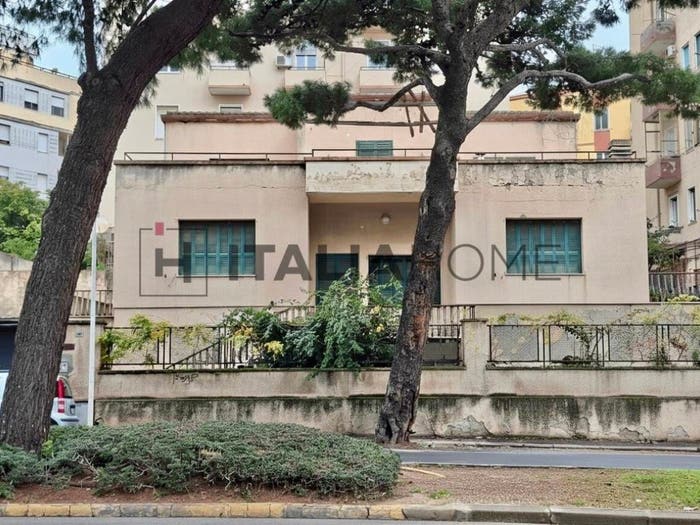 Casa con 6 locali in vendita in Viale Armando Diaz, Bonaria, Cagliari