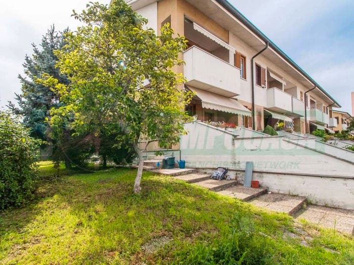Casa quadrilocale in vendita in Via Luigia Ferrari, Origgio