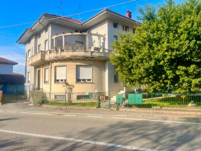 Casa con 6 locali in vendita in Via Novembre, Candelo