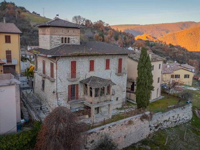 Casa con 6 locali in vendita in Vocabolo Capanne, Nocera Umbra