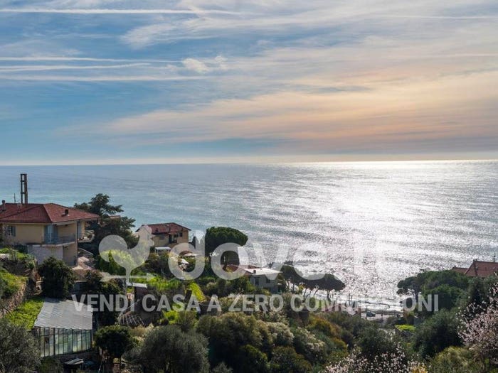 Appartamento trilocale in vendita in Strada Valdirodi, Ospedaletti