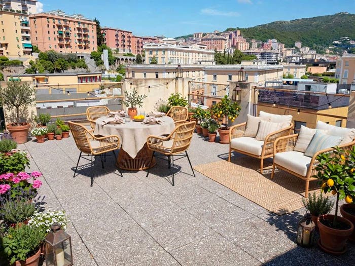 Appartamento quadrilocale in vendita in Viale Cembrano, Quarto, Genova