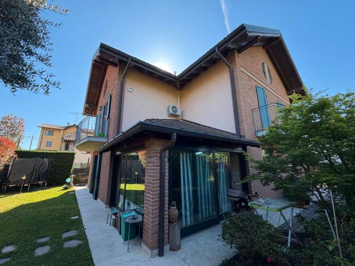 Casa con 6 locali in vendita in Via Oslavia, Centro, Malnate