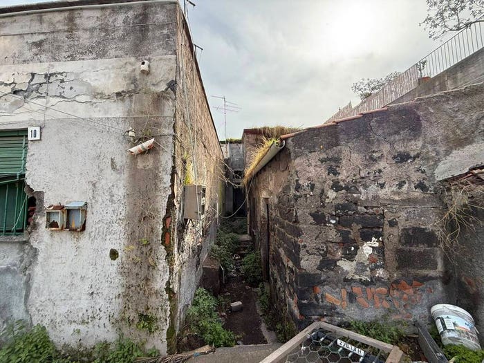 Casa con 6 locali in vendita in Via Gaspare Spontini, Picanello, Catania
