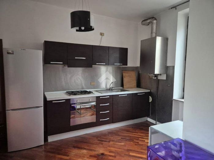 Appartamento trilocale in affitto in Viale Indipendenza, Centro Storico, Pavia