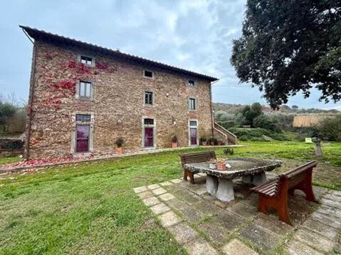 Casa con 6 locali in vendita in Località Cortoreggio No Number, Cortona