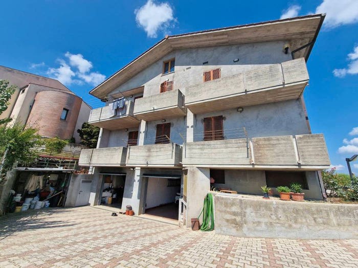 Casa con 6 locali in vendita in MONTECCAMPANO, Montecampano, Amelia