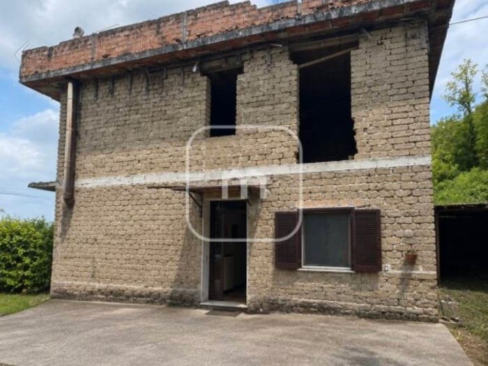 Casa con 6 locali in vendita in Via Pozzo Nuovo, Artena