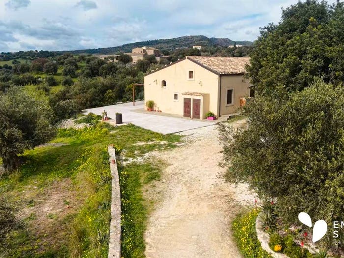 Casa con 6 locali in vendita in Noto