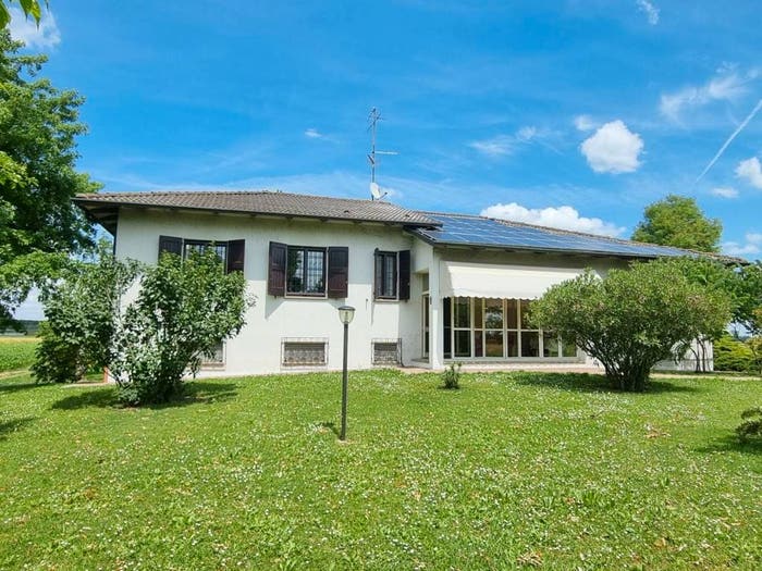 Casa con 6 locali in vendita in Anzola dell'Emilia