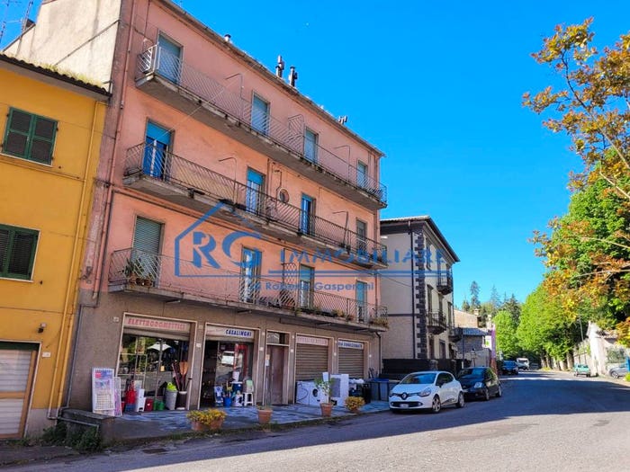 Appartamento trilocale in vendita in Viale Armando Diaz, Centro, Bagnoregio