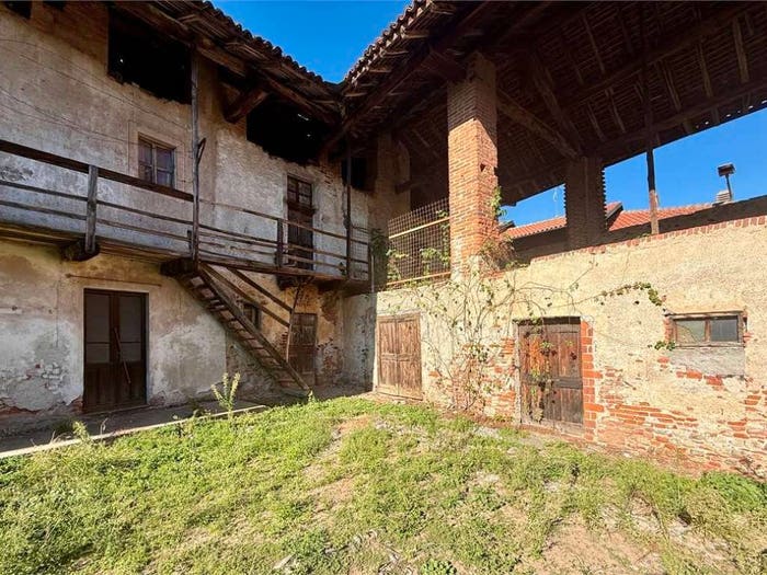 Casa con 6 locali in vendita in via poletti, Centro, Cressa