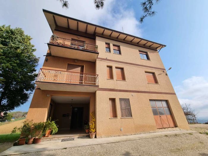 Appartamento con 5 locali in vendita in Contrada Acquaviva San Paterniano, Loro Piceno