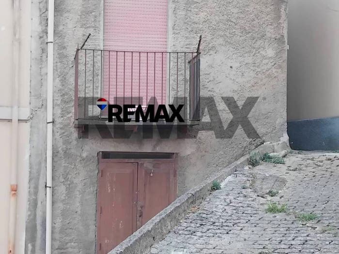 Casa bilocale in vendita in piazza dante, San Piero Patti