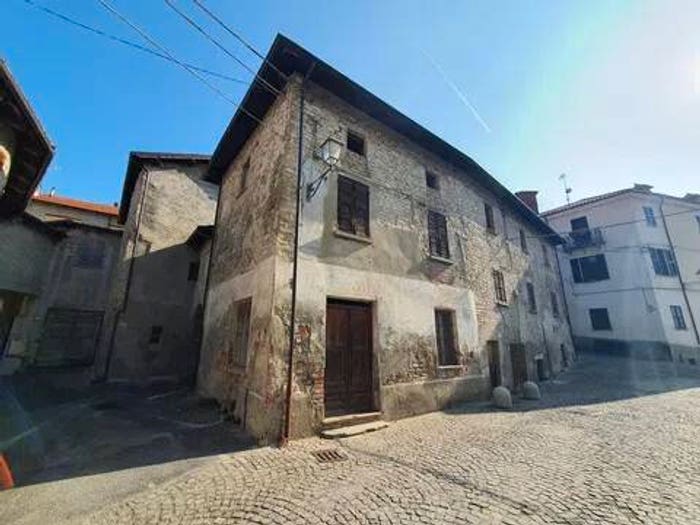Casa con 6 locali in vendita in Monastero Bormida