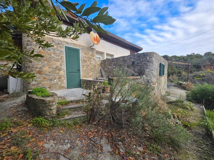 Casa quadrilocale in vendita in Autostrada GenovaVentimiglia, Costarainera
