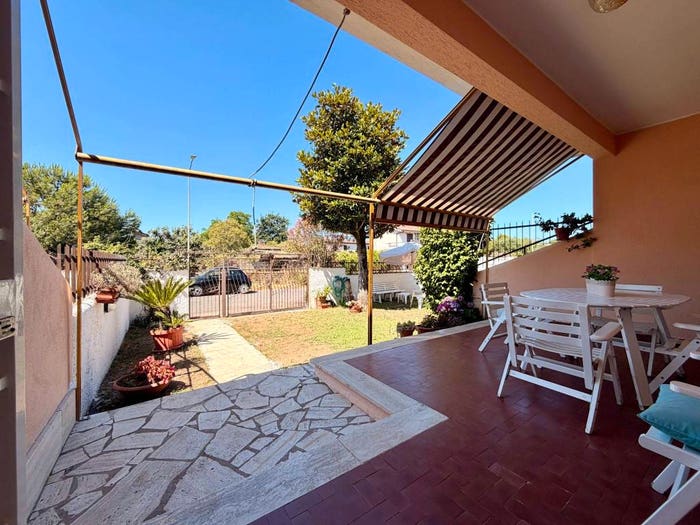 Casa quadrilocale in vendita in Via Agrifoglio, Villaggio Giornalisti Poggio, Anzio