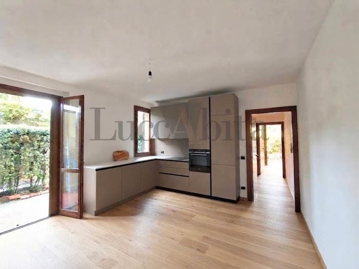 Appartamento trilocale in vendita in San Marco Acquacalda, Lucca