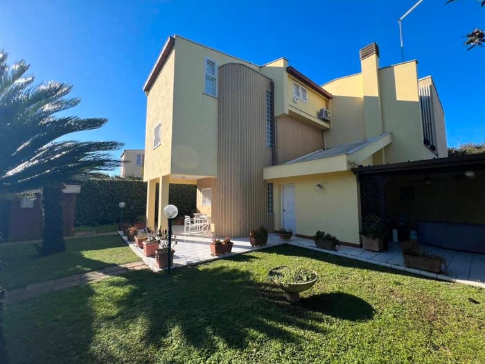 Casa con 6 locali in vendita in Via Giulianova, Fregene, Fiumicino