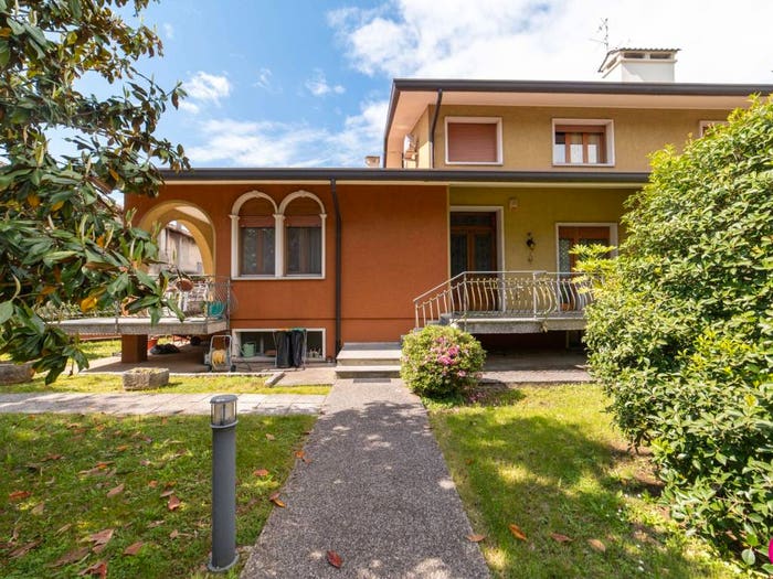 Casa con 6 locali in vendita in Via Giuseppe Mazzini, Aviano Castello, Aviano