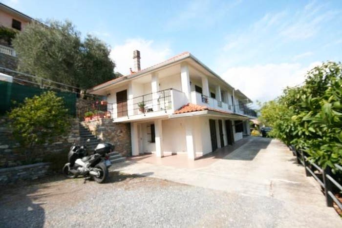 Appartamento trilocale in vendita in Borgo Sant'Agata Borgo d'Oneglia Costa d'Oneglia, Imperia
