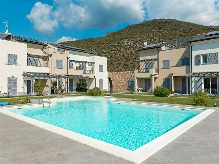 Appartamento trilocale in vendita in Via Maccagne SNC, Boissano