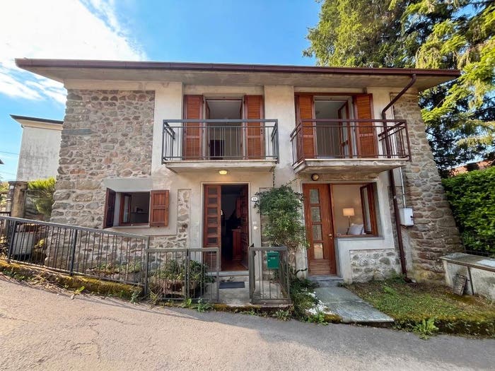 Casa trilocale in vendita in Via Valle, Bagnone