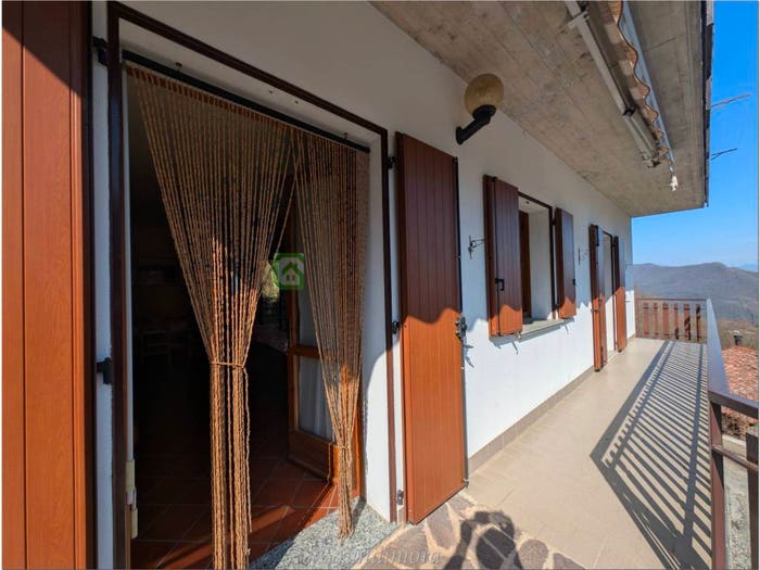 Casa trilocale in vendita in Via San Defendente, Roncola