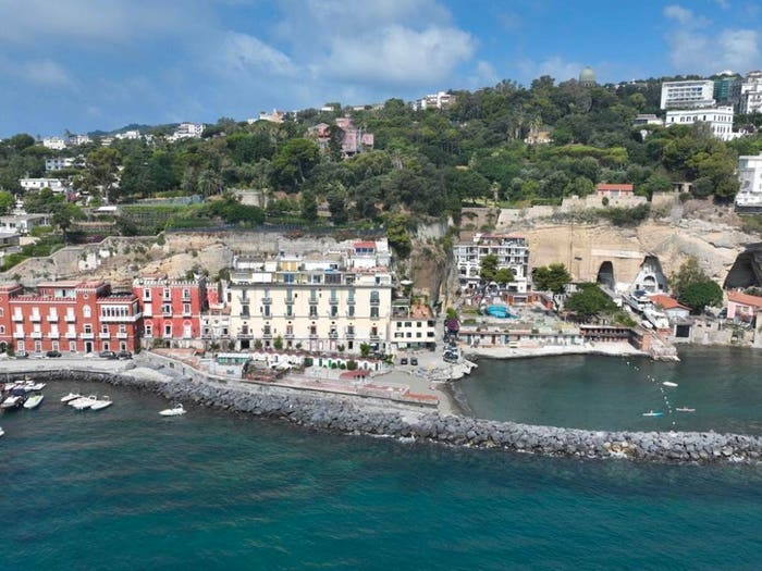 Appartamento con 5 locali in vendita in Via Ferdinando Russo, Posillipo, Napoli