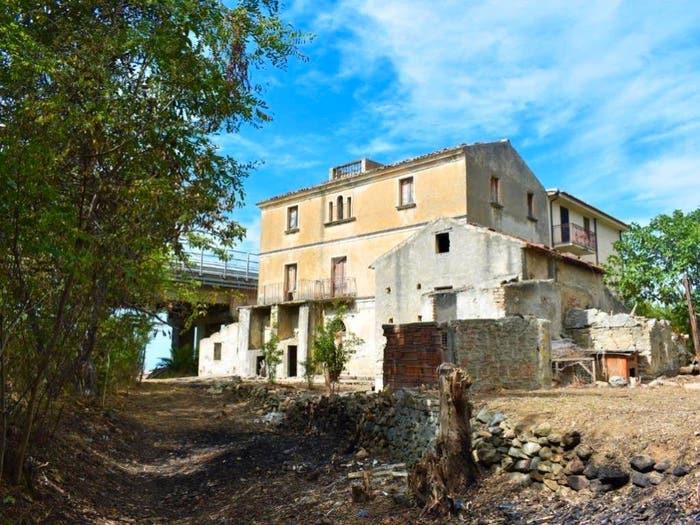 Casa quadrilocale in vendita in Via Torrevecchia, Paola