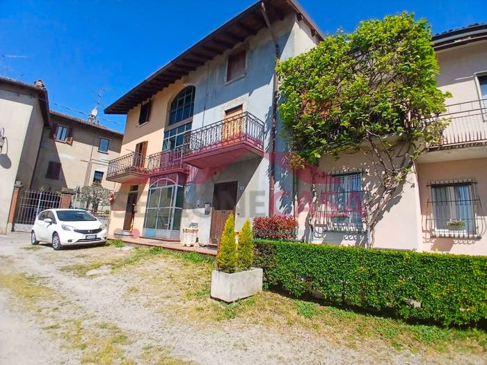 Casa trilocale in vendita in Via Camillo Benso di Cavour, Centro, Lurago d'Erba