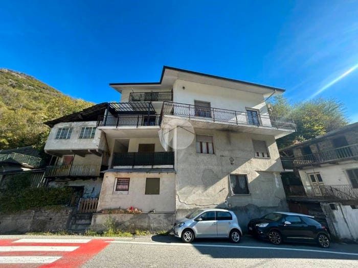 Appartamento quadrilocale in vendita in Via Roncaglie, Centro, Locana
