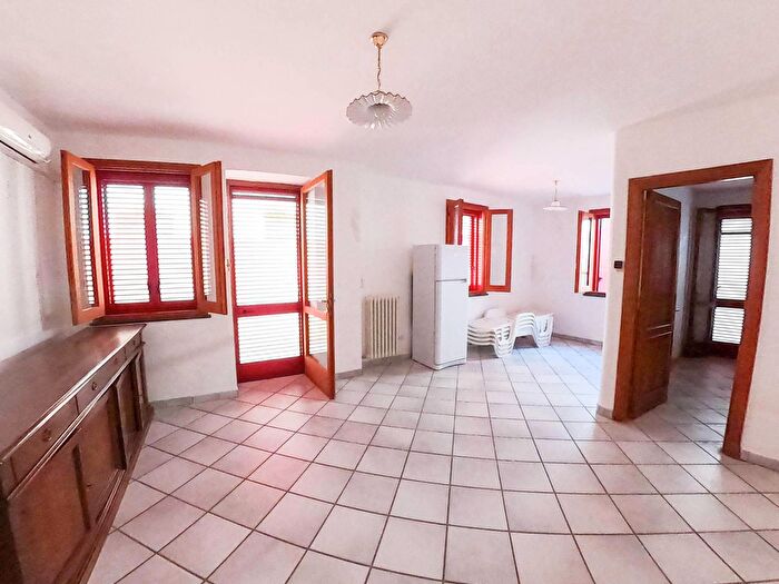 Casa con 7 locali in vendita in Via Tiziano, Santa Cesarea Terme