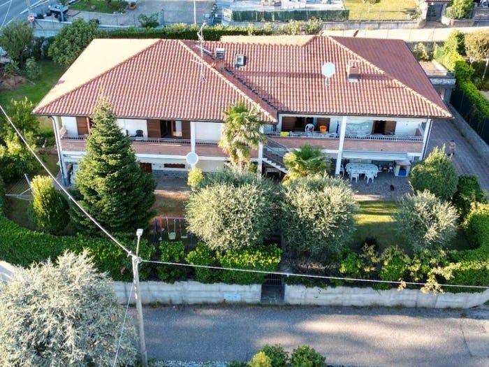Casa con 6 locali in vendita in Via Alessio De Vittori, Saltrio