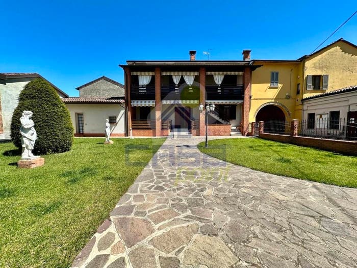 Casa con 6 locali in vendita in PIAZZA XXV APRILE, Centro, Montodine