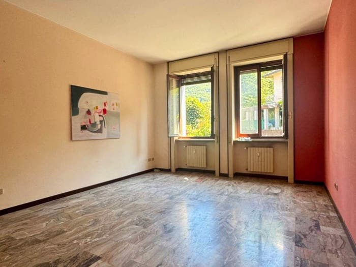 Appartamento trilocale in vendita in Via Filippo Corridoni, Centro, Gavirate